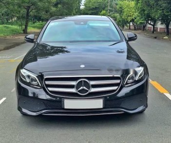 Mercedes-Benz E class  E250  2017 - Cần bán Mercedes E250 sản xuất năm 2017, màu đen như mới