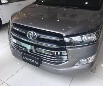 Toyota Innova 2.0E 2018 - Cần bán Toyota Innova 2.0E sản xuất năm 2018, màu xám, giá chỉ 743 triệu