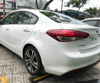 Kia Cerato SMT 2018 - Bán xe Kia Cerato 2018 HCM giá chỉ 499 trả góp, lãi suất thấp, thủ tục nhanh chóng, không chứng minh thu nhập