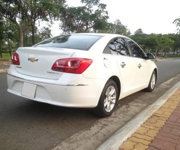 Chevrolet Cruze 2016 - Cần tiền nên bán em Chevrolet Cruze 2016 số tay, màu trắng ít đi