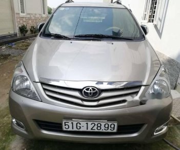 Toyota Innova  G    2010 - Bán Toyota Innova G 2010, màu bạc, biển số TP rất đẹp 9 nút