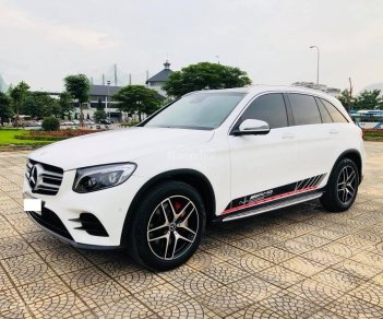 Mercedes-Benz GLC-Class  GLC-300 2017 - Cần bán lại xe Mercedes-Benz GLC-300 đời 2017 màu trắng, giá chỉ 2 tỷ 121 triệu