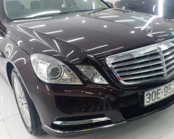 Mercedes-Benz E class  3.0 AT  2011 - Cần bán gấp Mercedes 3.0 AT 2011, màu đen, xe nhập 