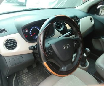 Hyundai Grand i10 2017 - Bán xe Hyundai Grand i10 1.2 MT CKD 2017, màu bạc, xe còn mới 99%. LH: 0984545919 Ms: Cẩm