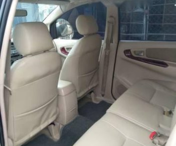 Toyota Innova G 2006 - Bán Toyota Innova G năm 2006, màu bạc xe gia đình