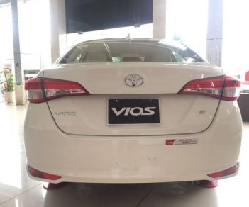 Toyota Vios  E 2018 - Bán xe Toyota Vios đời 2018, màu trắng