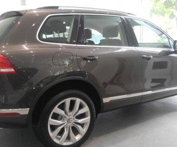 Volkswagen Touareg 2017 - Bán xe Touareg 3.6V, V6, ưu đãi 40tr + Nhiều ưu đãi hấp dẫn. LH: 0944064764 Ngọc Giàu