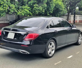 Mercedes-Benz E class E250 2017 - Bán xe Mercedes E250 màu đen 2017 chính hãng. Trả trước 700 triệu nhận xe ngay