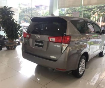 Toyota Innova 2.0E 2018 - Cần bán Toyota Innova 2.0E sản xuất năm 2018, màu xám, giá chỉ 743 triệu