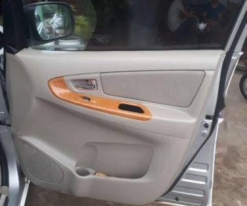 Toyota Innova   2010 - Cần bán Toyota Innova năm 2010, màu trắng