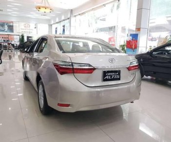 Toyota Corolla altis E CVT 2018 - Bán Toyota Corolla altis E CVT 2018, màu bạc