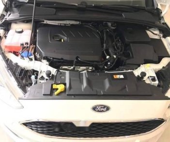 Ford Focus   2018 - Bán xe Ford Focus đời 2018, màu trắng