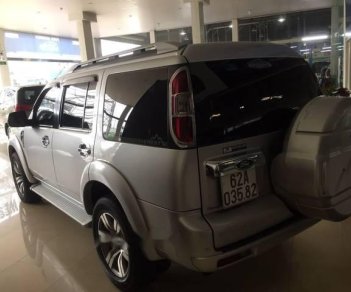 Ford Everest 4x2 MT 2011 - Bán Ford Everest 4x2 MT đời 2011, màu bạc, 575 triệu