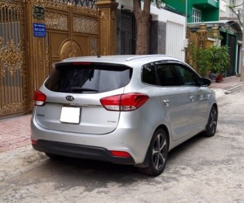 Kia Rondo G-Premium 2015 - Nhà mình cần bán chiếc ô tô Kia Rondo đời 2015, số tự động máy dầu, màu xám bạc