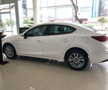 Mazda 3   1.5L SD FL  2018 - Bán xe Mazda 3 1.5L SD FL đời 2018, màu trắng, giá chỉ 659 triệu