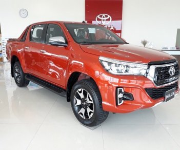 Toyota Hilux 2.8G AT 4x4 2018 - Bán Toyota Hilux 2.8G AT 4x4 năm sản xuất 2018, màu cam, nhập khẩu giao xe sớm