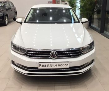 Volkswagen Passat Bluemotion 2017 - Bán Volkswagen Passat Bluemotion đời 2018, màu trắng, nhập khẩu nguyên chiếc