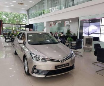 Toyota Corolla altis E CVT 2018 - Bán Toyota Corolla altis E CVT 2018, màu bạc