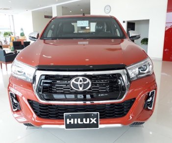 Toyota Hilux 2.8G AT 4x4 2018 - Bán Toyota Hilux 2.8G AT 4x4 năm sản xuất 2018, màu cam, nhập khẩu giao xe sớm