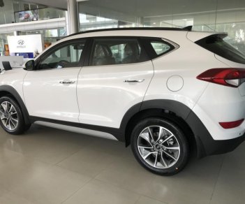 Hyundai Tucson 2.0 2018 - Hyundai Tucson 2018, có sẵn đủ màu giao ngay. Hỗ trợ vay 85% giá trị xe, hotline: 0935.90.41.41 - 0948.94.55.99