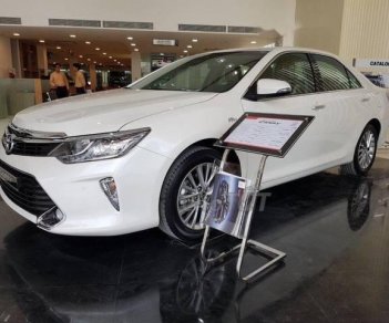 Toyota Camry   2.0  2018 - Bán Toyota Camry 2.0 sản xuất năm 2018, màu trắng