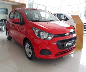 Chevrolet Spark  LT 2018 - Cần bán Chevrolet Spark đời 2018, màu đỏ, ưu đãi tháng 7 âm tới 32 triệu, lăn bánh chỉ 45 triệu