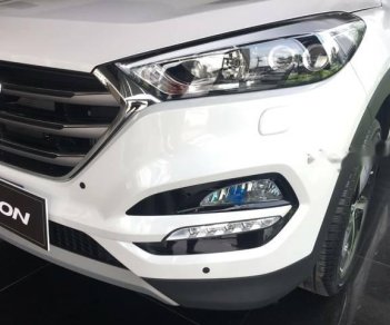 Hyundai Tucson 2018 - Cần bán Hyundai Tucson sản xuất năm 2018, màu trắng