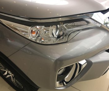 Toyota Fortuner 2.4G 4x2AT 2018 - Bán ô tô Toyota Fortuner 2.4G 4x2AT sản xuất năm 2018, màu bạc, nhập khẩu nguyên chiếc