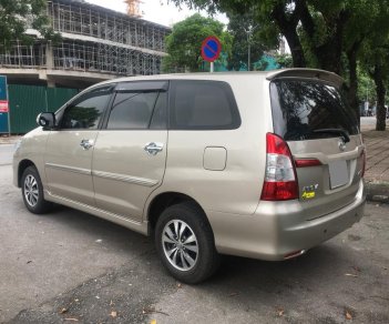 Toyota Innova G 2015 - Cần tiền bán Innova 20 15 MT, vàng cát xe gia đình chính chủ một đời