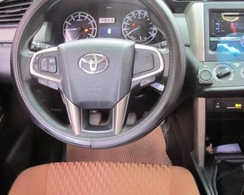 Toyota Innova   2.0 MT  2017 - Bán Toyota Innova 2.0 MT đời 2017, màu bạc  