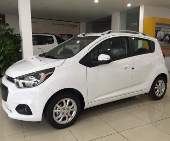 Chevrolet Spark Duo 2018 - Bán ô tô Chevrolet Spark sản xuất năm 2018, màu trắng, giảm tới 60 triệu, sẵn xe giao ngay, hỗ trợ vạy 90%