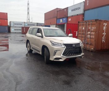 Lexus LX Lx 570 2018 - Cần bán Lexus LX 570 sản xuất 2018, màu vàng, xe nhập