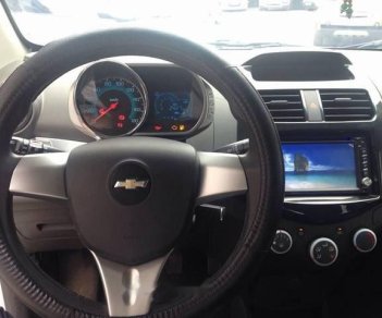 Chevrolet Spark  LT 2015 - Cần bán lại xe Chevrolet Spark sản xuất năm 2015, màu trắng xe gia đình