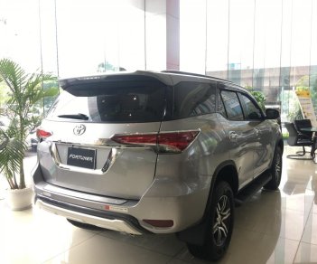 Toyota Fortuner 2.4G 4x2AT 2018 - Bán ô tô Toyota Fortuner 2.4G 4x2AT sản xuất năm 2018, màu bạc, nhập khẩu nguyên chiếc