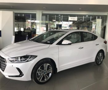 Hyundai Elantra 2.0 AT 2018 - Bán Hyundai Elantra 2.0 AT 2018, đủ màu, xe có sẵn giao ngay. Liên hệ 0903.020.031- 0976.307.467