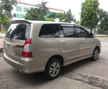 Toyota Innova G 2015 - Cần tiền bán Innova 20 15 MT, vàng cát xe gia đình chính chủ một đời