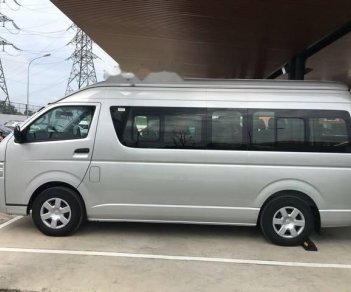 Toyota Hiace   2018 - Cần bán xe Toyota Hiace sản xuất 2018, màu bạc, nhập khẩu Thái Lan, giá tốt