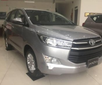 Toyota Innova 2018 - Cần bán xe Toyota Innova đời 2018, màu xám, giá 718tr