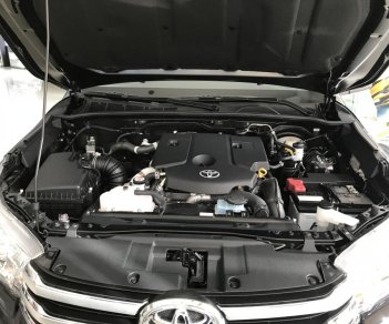 Toyota Hilux 2.4G 4x4 MT 2018 - Bán Toyota Hilux 2.4G 4x4 MT 2 cầu đời 2018, màu đen, xe nhập giao xe sớm liên hệ 0986924166