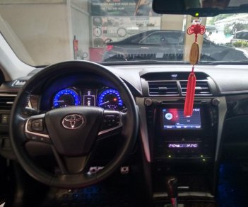 Toyota Camry 2.5Q 2015 - Bán ô tô Toyota Camry 2.5Q 2015, màu đen còn quá mới