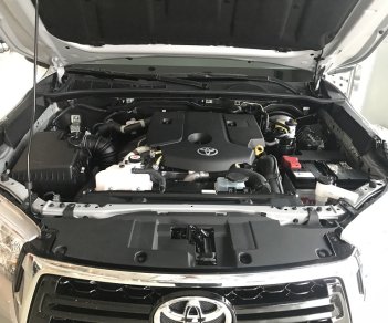 Toyota Hilux 2.4G AT 2018 - Bán Toyota Hilux 2.4G AT đời 2018, màu bạc, xe nhập giao sớm, liên hệ ngay 0986924166