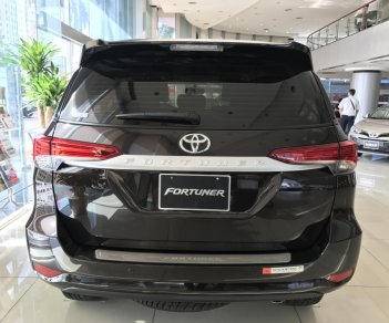 Toyota Fortuner 2.4G MT 2018 - Cần bán Toyota Fortuner 2.4G MT năm 2018, màu nâu, nhập khẩu giao ngay liên hệ 0986924166