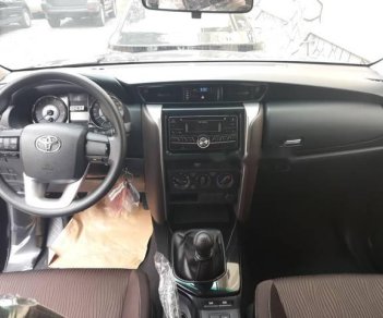 Toyota Fortuner 2.4G 4x2 MT  2018 - Bán Toyota Fortuner 2.4G 4x2 MT đời 2018, màu đen