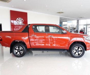 Toyota Hilux 2.8G AT 4x4 2018 - Bán Toyota Hilux 2.8G AT 4x4 năm sản xuất 2018, màu cam, nhập khẩu giao xe sớm