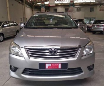 Toyota Innova   2.0E 2013 - Bán Toyota Innova 2.0E đời 2013, màu bạc 