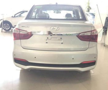 Hyundai Grand i10  1.2 MT 2018 - Cần bán Hyundai Grand i10 1.2 MT năm 2018, màu bạc, giá tốt