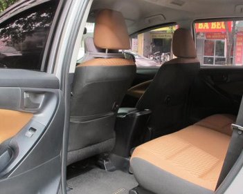 Toyota Innova   2.0 MT  2017 - Bán Toyota Innova 2.0 MT đời 2017, màu bạc  