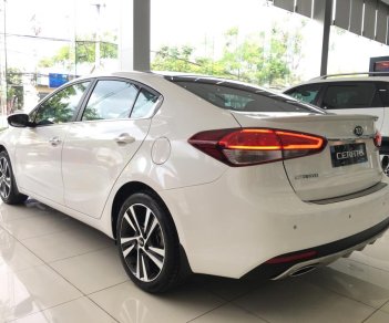 Kia Cerato 2.0 AT 2018 - Cần bán xe Kia Cerato 2.0 AT năm sản xuất 2018, màu trắng, giá 635tr lãi suất 6.6/năm