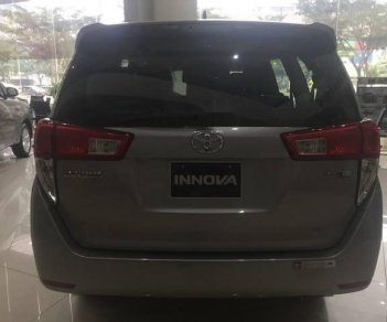 Toyota Innova 2018 - Cần bán xe Toyota Innova đời 2018, màu xám, giá 718tr