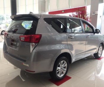 Toyota Innova E 2018 - Bán Toyota Innova E đời 2018, màu bạc